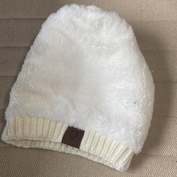 Fuzzy Woven Hat - Picture 2 of 3